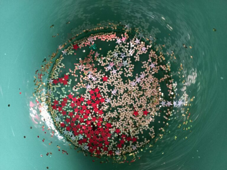 Abstracte fotografie met als titel Into the future. Print op dibond of museumplexiglas. Geen reflectie in het schilderij. Intense kleuren. Klein formaat of groot formaat.